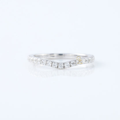 Round Cut Lab Grown Diamond Curved Wedding Ring For Her