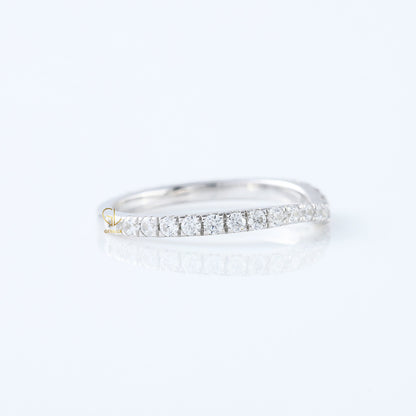 Round Cut Lab Grown Diamond Curved Wedding Ring For Her