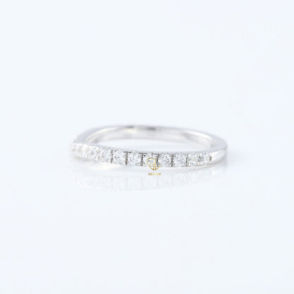 Round Cut Lab Grown Diamond Curved Wedding Ring For Her